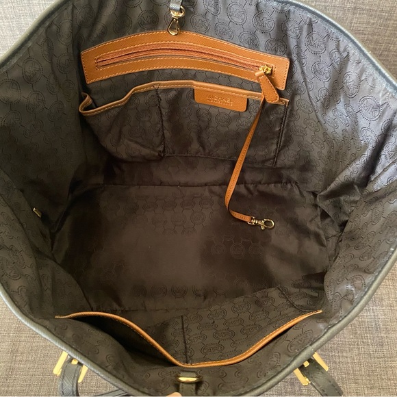 Michael Kors Caryall Tote - Picture 10 of 11